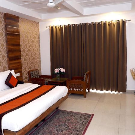 Airport Hotel Nuova Delhi Esterno foto