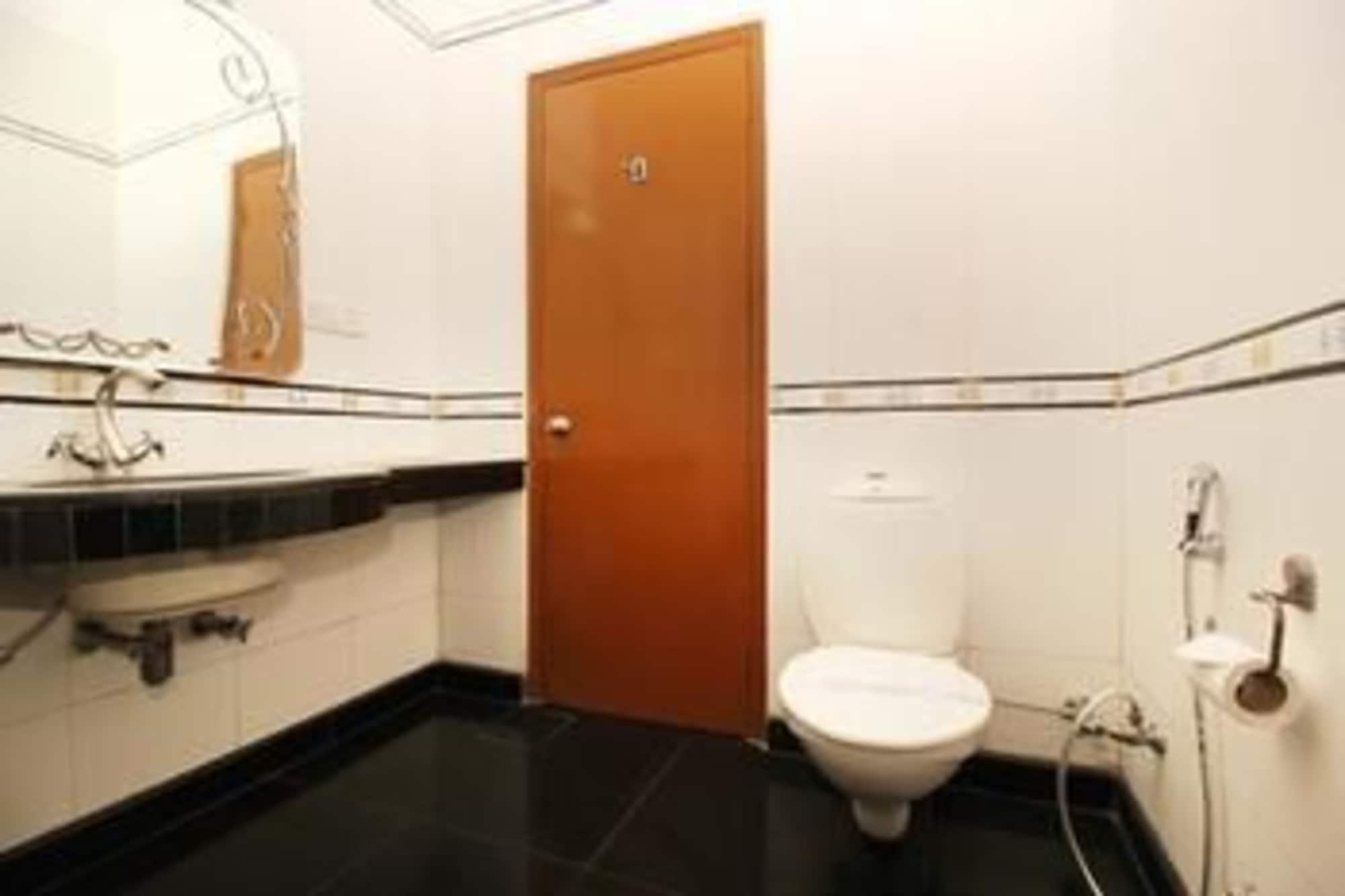 Airport Hotel Nuova Delhi Esterno foto