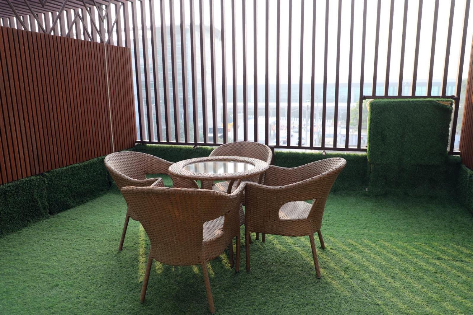 Airport Hotel Nuova Delhi Esterno foto