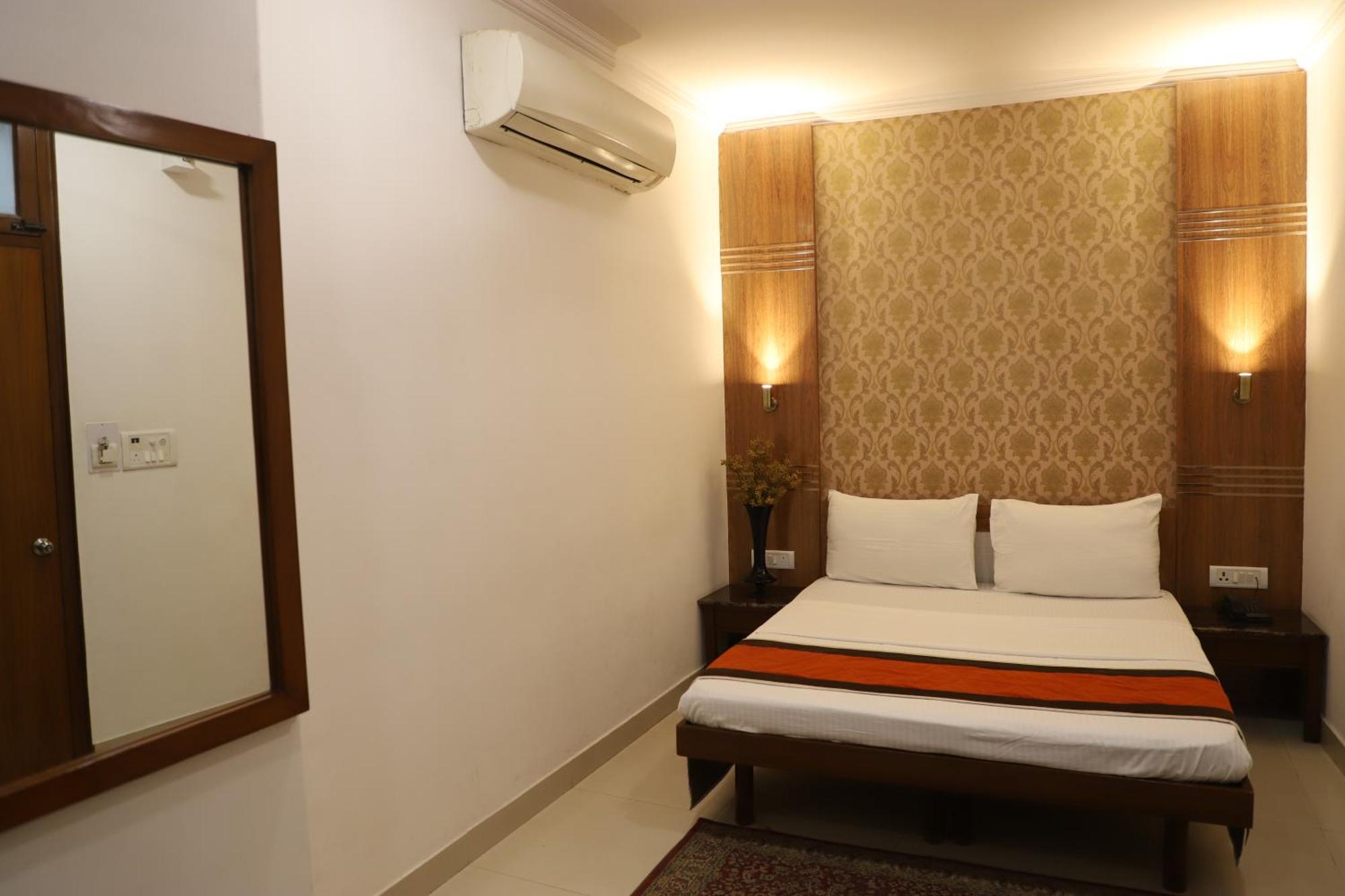 Airport Hotel Nuova Delhi Esterno foto